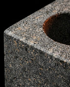 Aufbewahrung für ätherische Öle aus Granit – skulpturaler Halter für Sauna und Spa – Produktbild 4