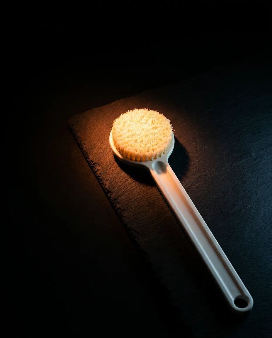 Körperbürste mit weichen Borsten – sanftes Peeling mit langem Griff für den Rücken – Produktbild 9