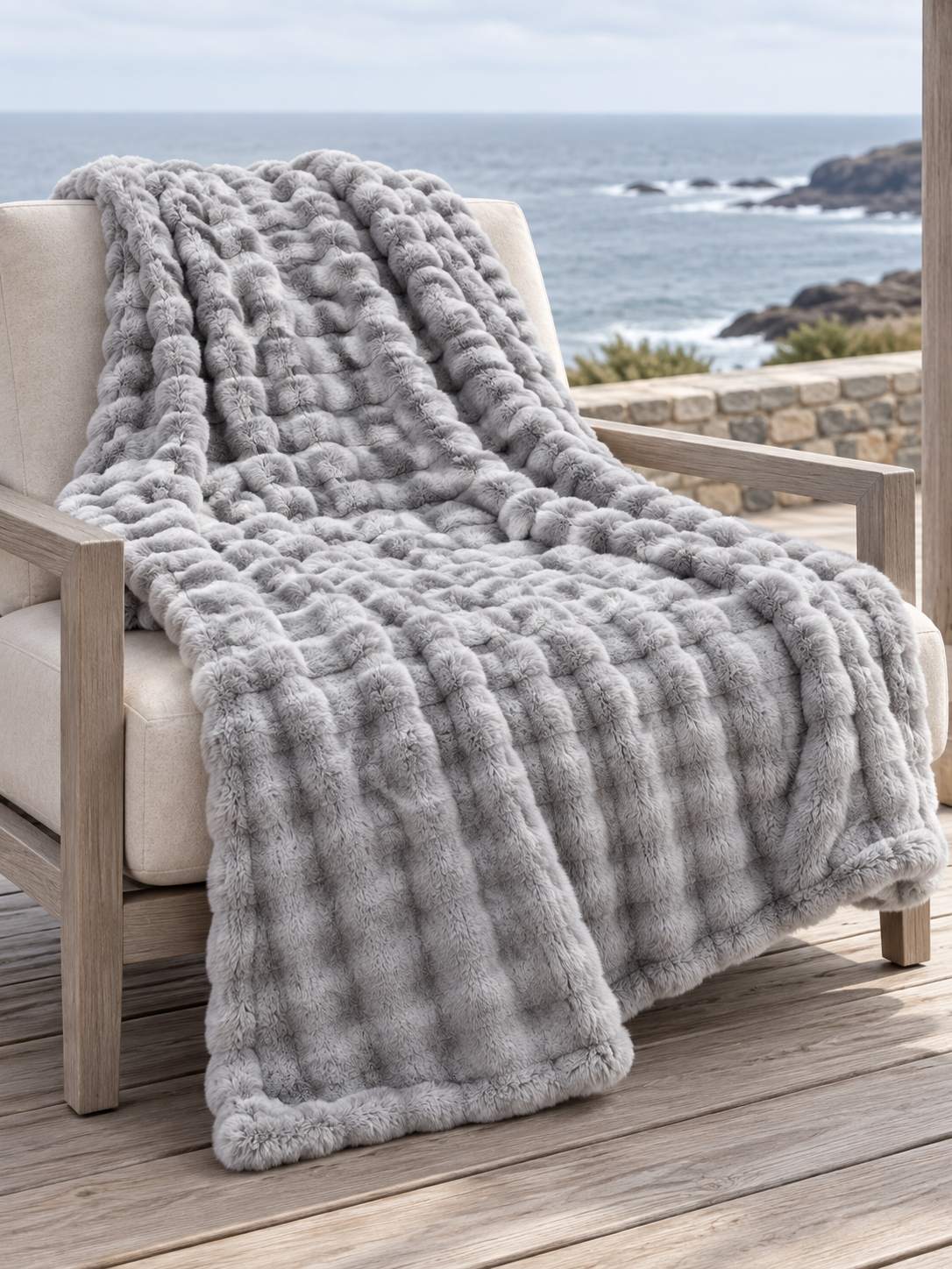 Plaid Nuage Gris clair — posé dans un décor de vie